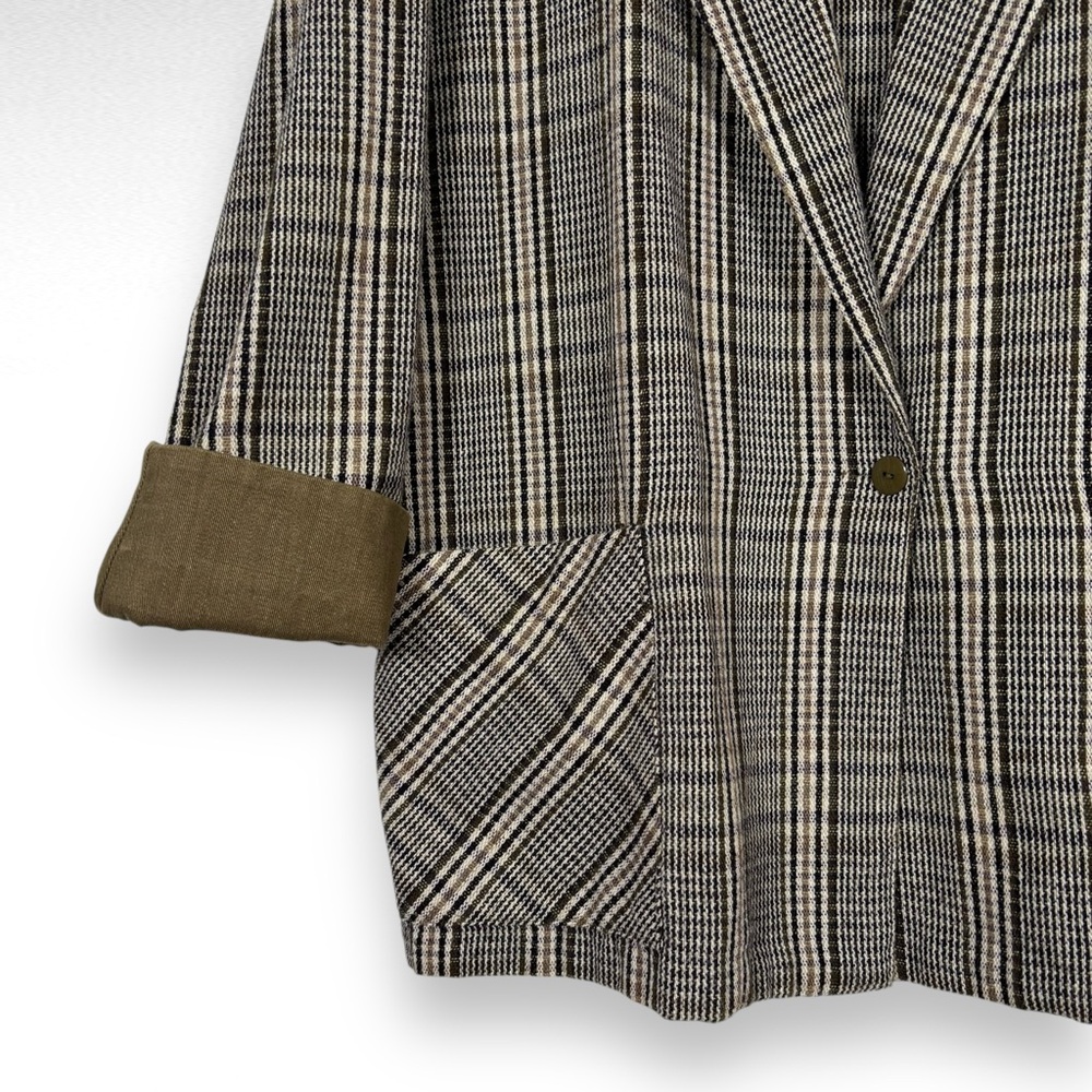 Plaid Women's Jacket with Brown Accents - Picture 5 of 8